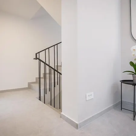 App Lacrima 1 With A Motorboat *