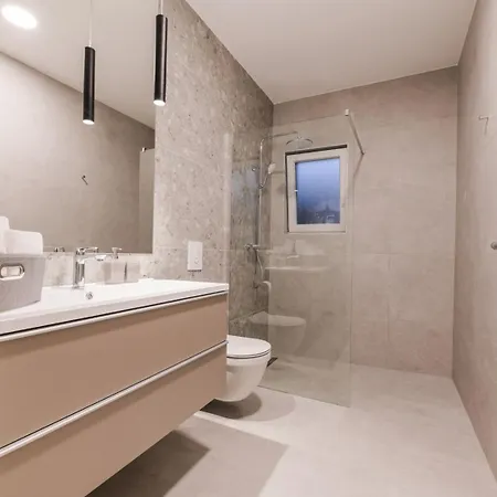 Apartament App Lacrima 1 With A Motorboat