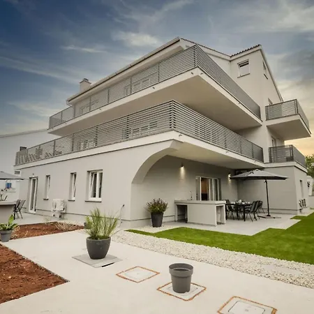 App Lacrima 1 With A Motorboat