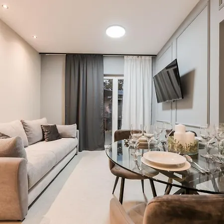 App Lacrima 1 With A Motorboat *