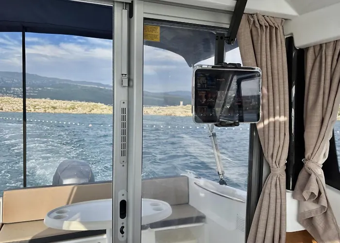 App Lacrima 1 With A Motorboat