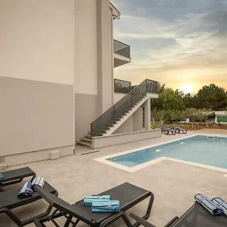 App Lacrima 1 With A Motorboat Apartment Silo (Krk)