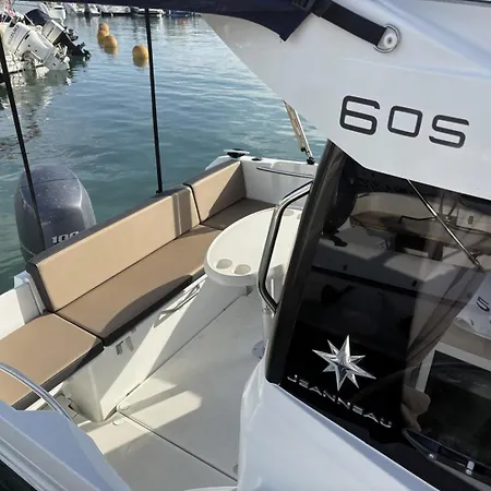 App Lacrima 1 With A Motorboat