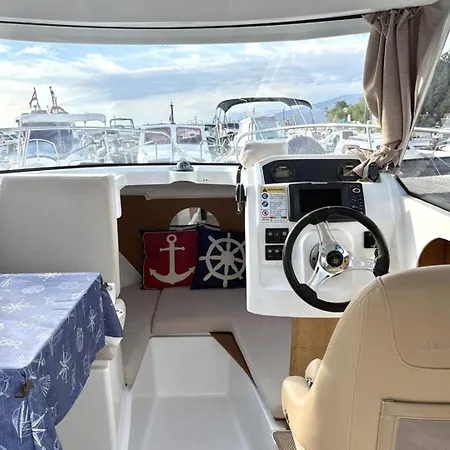 App Lacrima 1 With A Motorboat * Šilo